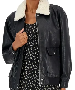 black-jacket-with-fur-collar