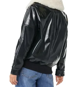 womens-oversized-black-faux-leather-jacket-with-faux-fur-collar